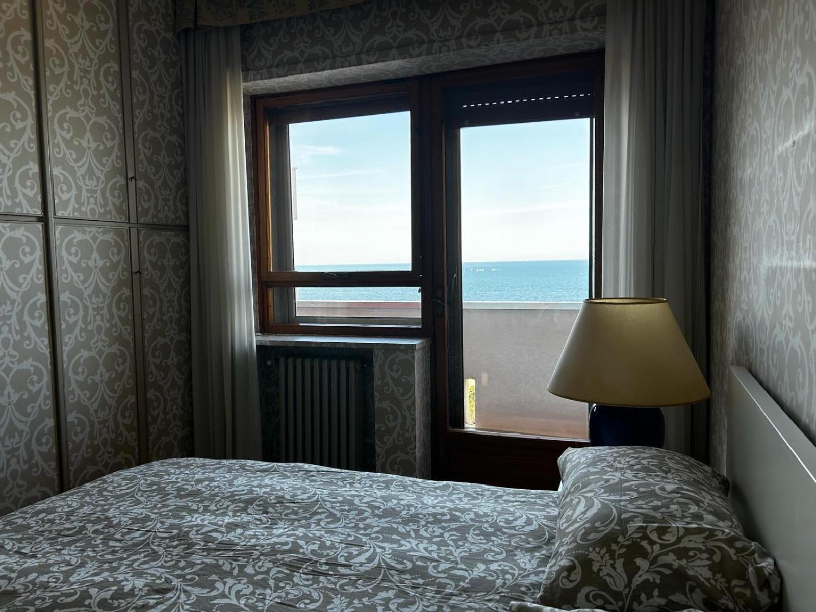 Front Beach Apartment - 3 Bedrooms Bari Exterior photo