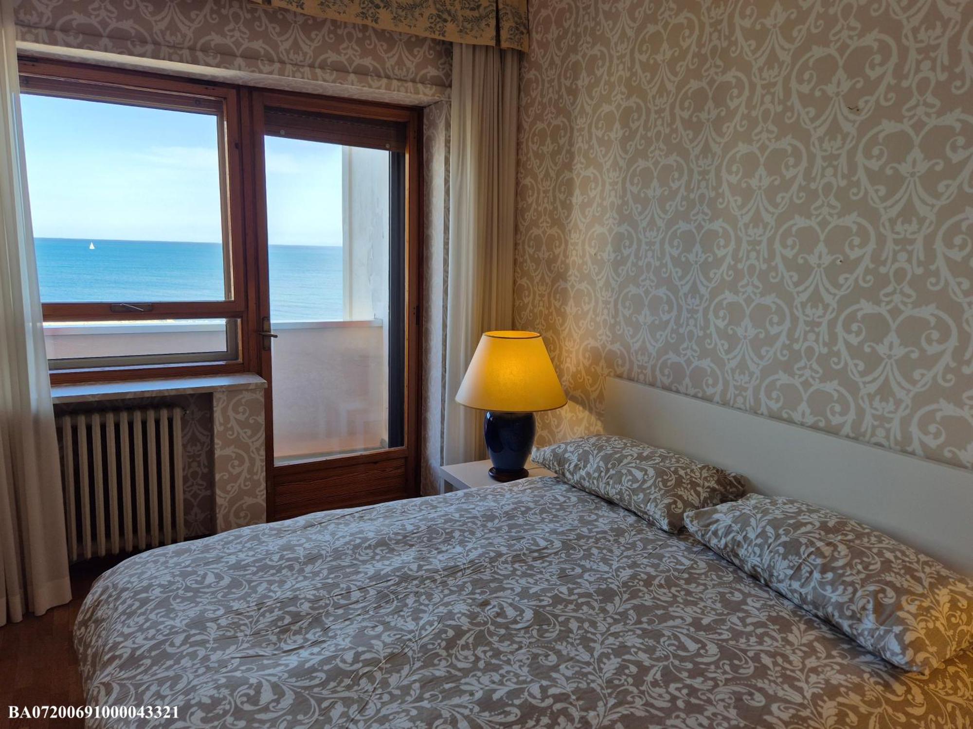 Front Beach Apartment - 3 Bedrooms Bari Exterior photo