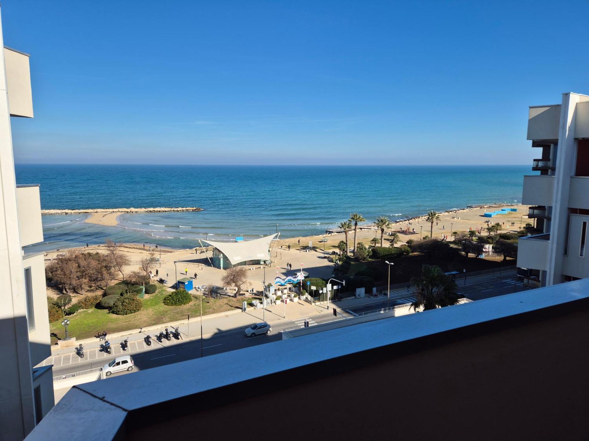 Front Beach Apartment - 3 Bedrooms Bari Exterior photo