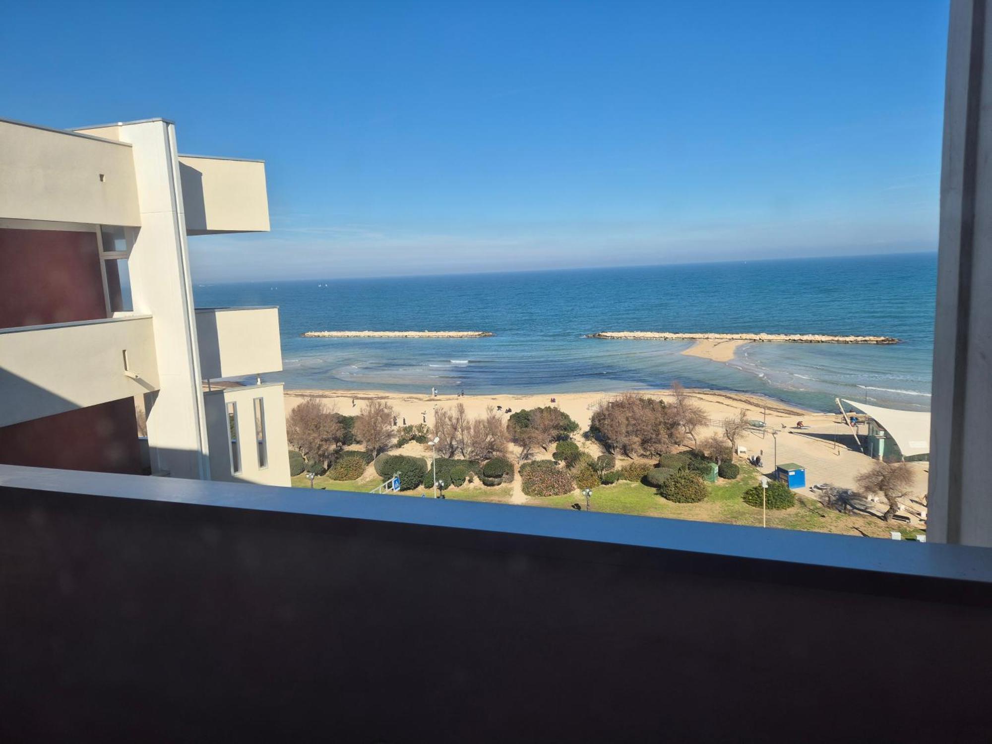 Front Beach Apartment - 3 Bedrooms Bari Exterior photo